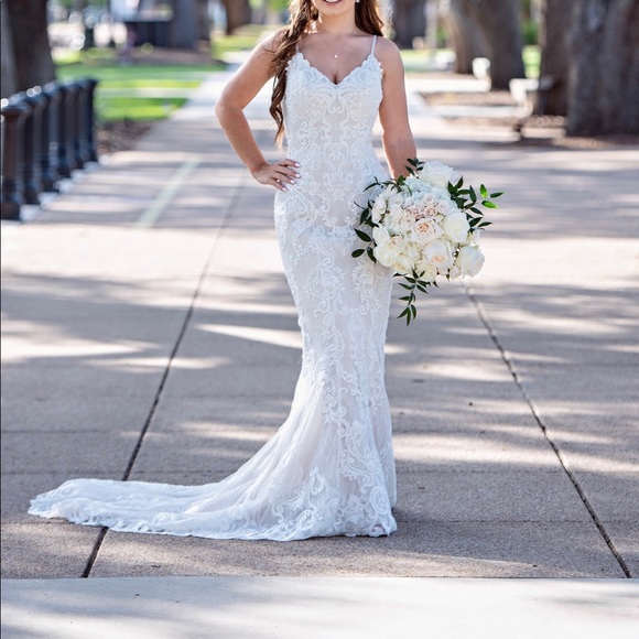 Wedding dress - Picture 1 of 4